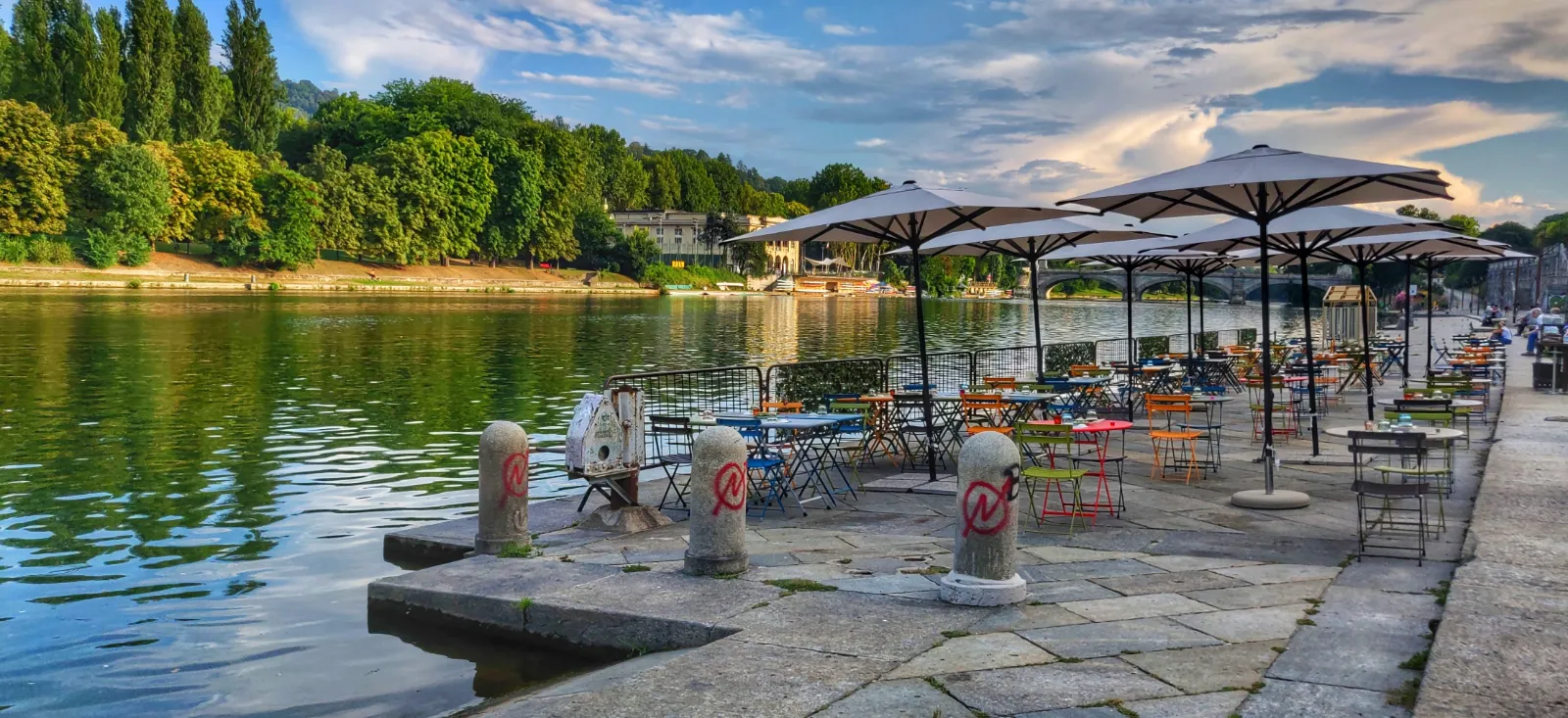 Locali lungo i Murazzi