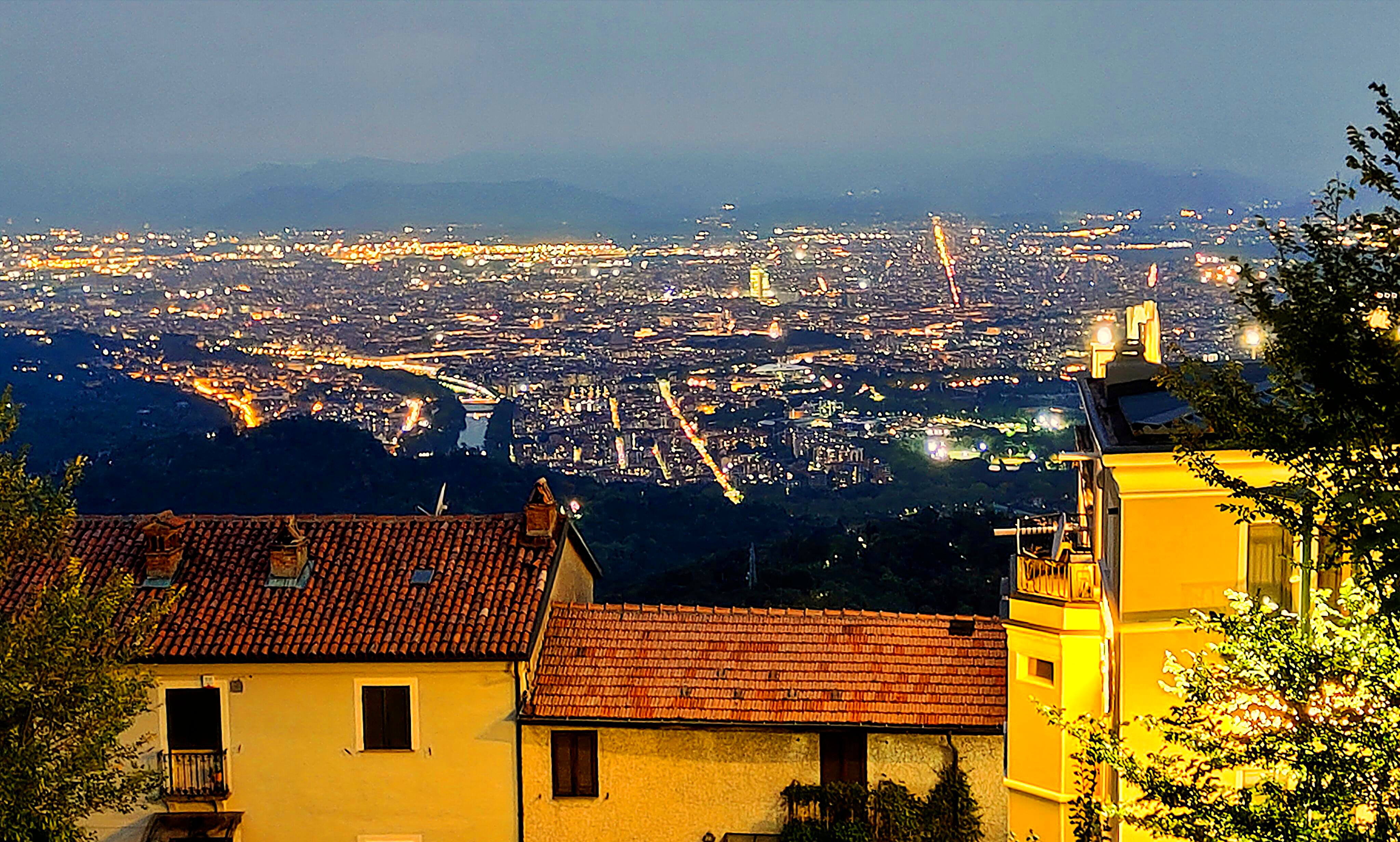 Le luci di Torino al crepuscolo